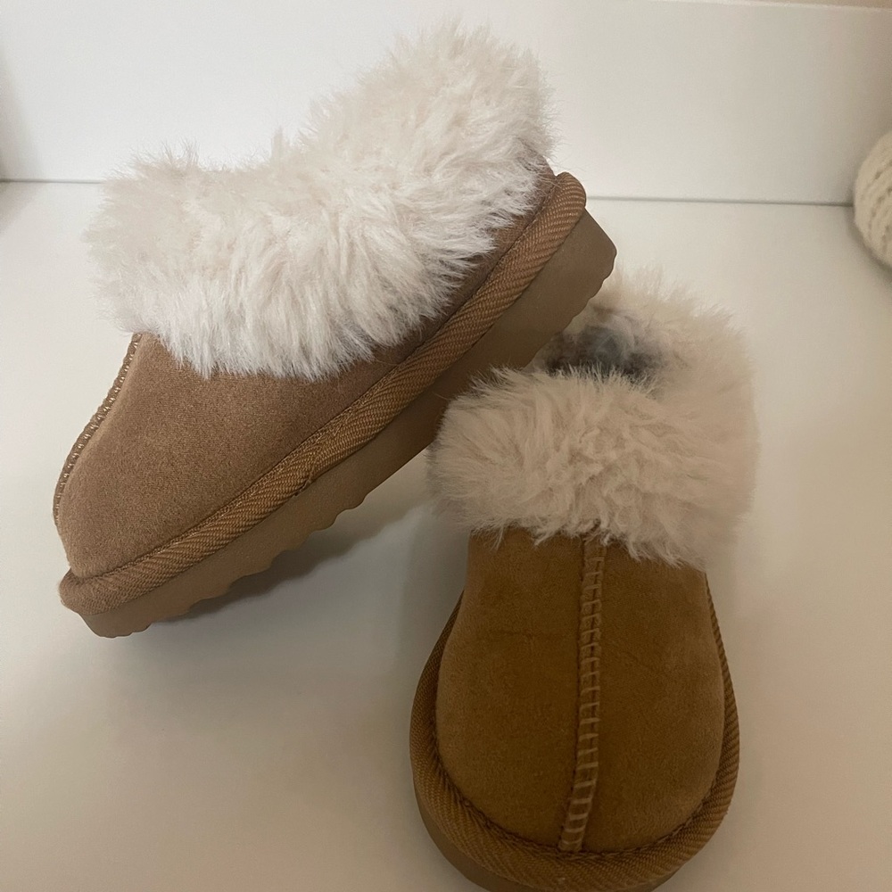 Cozy Brown Slippers with White Fur Lining